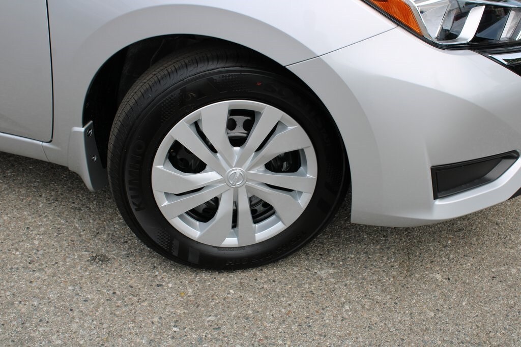 2025 Nissan Versa 1.6 S photo 2