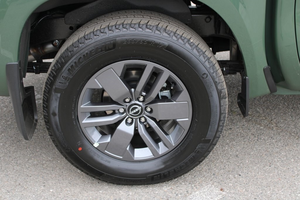 2025 Nissan Frontier SV photo 3