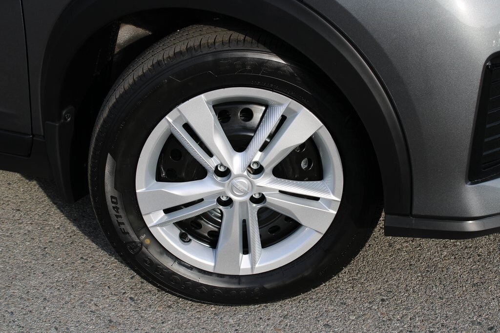 2025 Nissan Kicks Play S photo 2