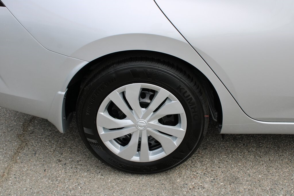 2025 Nissan Versa 1.6 S photo 3