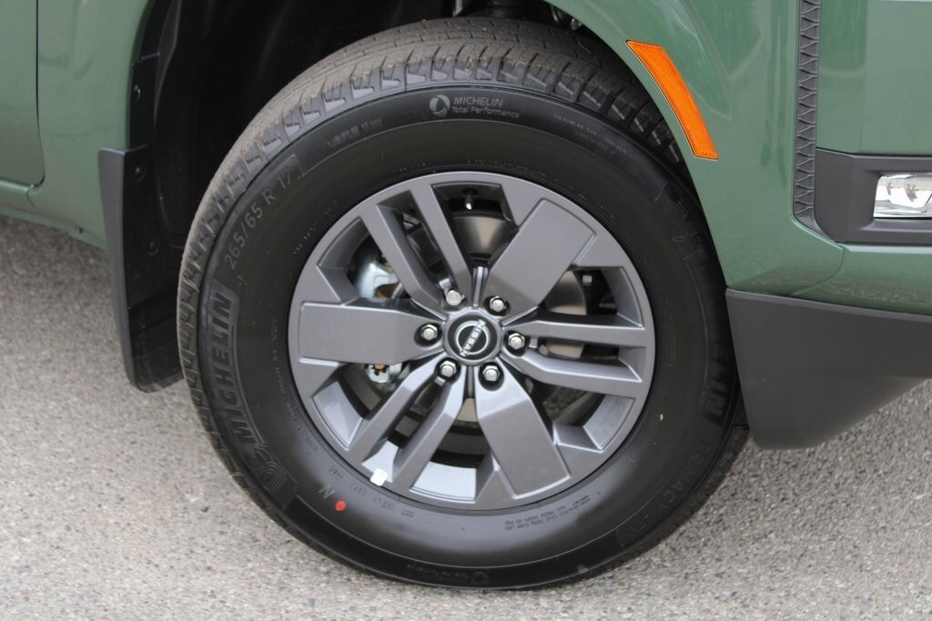 2025 Nissan Frontier SV photo 2