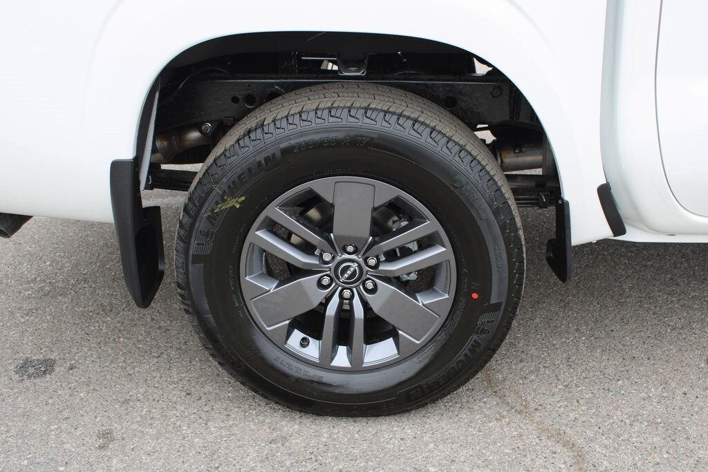 2025 Nissan Frontier SV photo 3