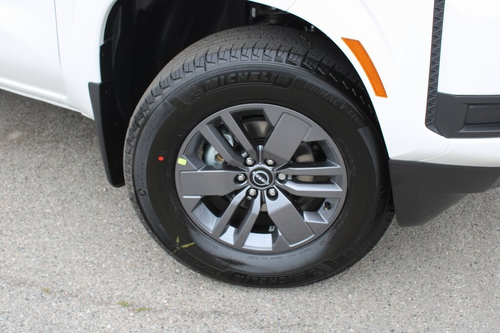 2025 Nissan Frontier SV photo 2
