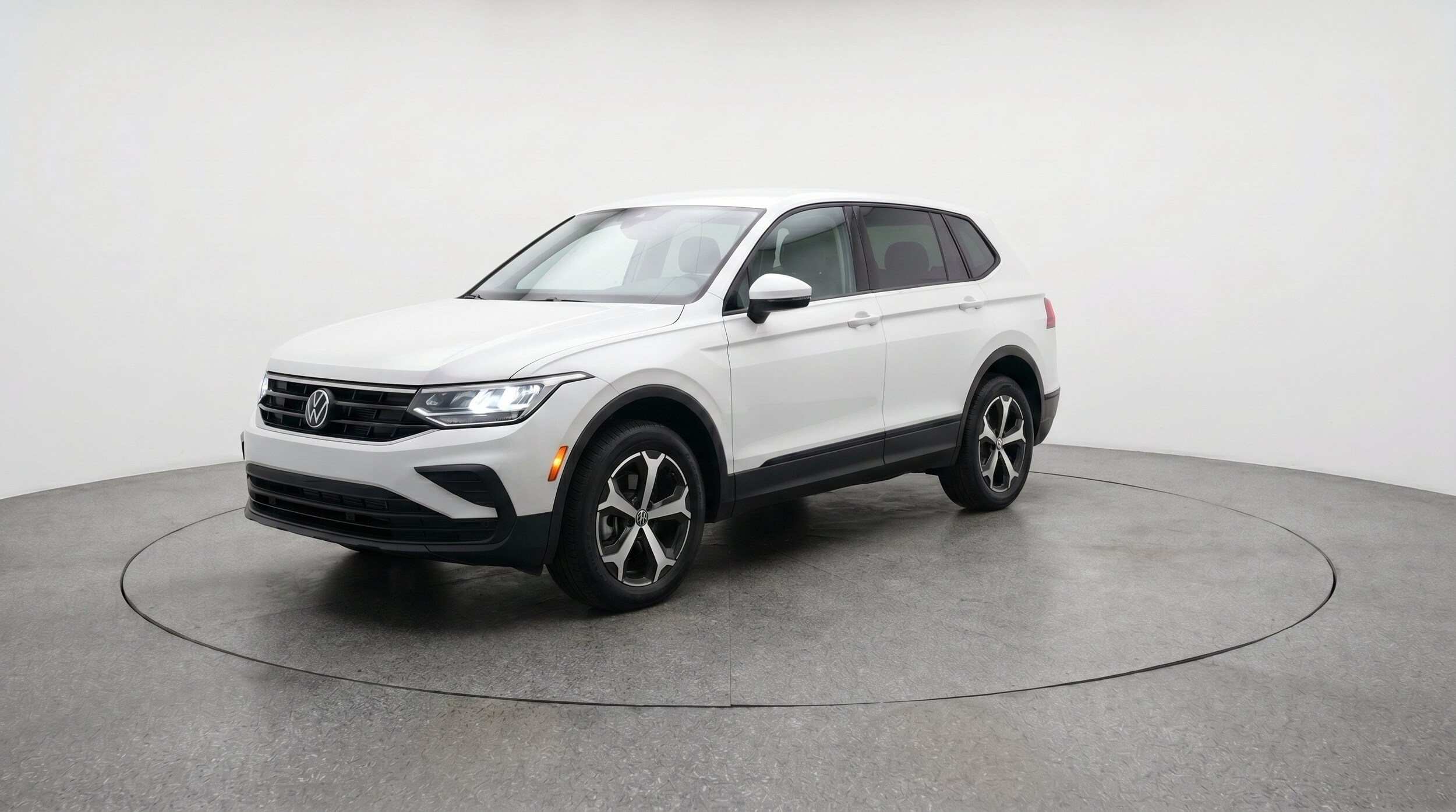 Thumbnail: 2026 Volkswagen Tiguan - 3
