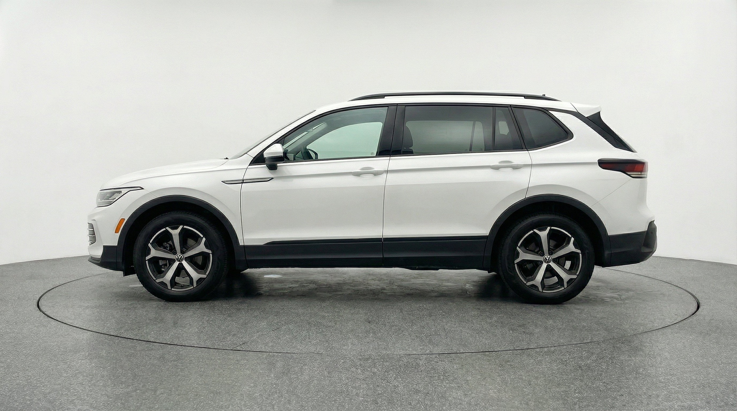 Thumbnail: 2026 Volkswagen Tiguan - 5