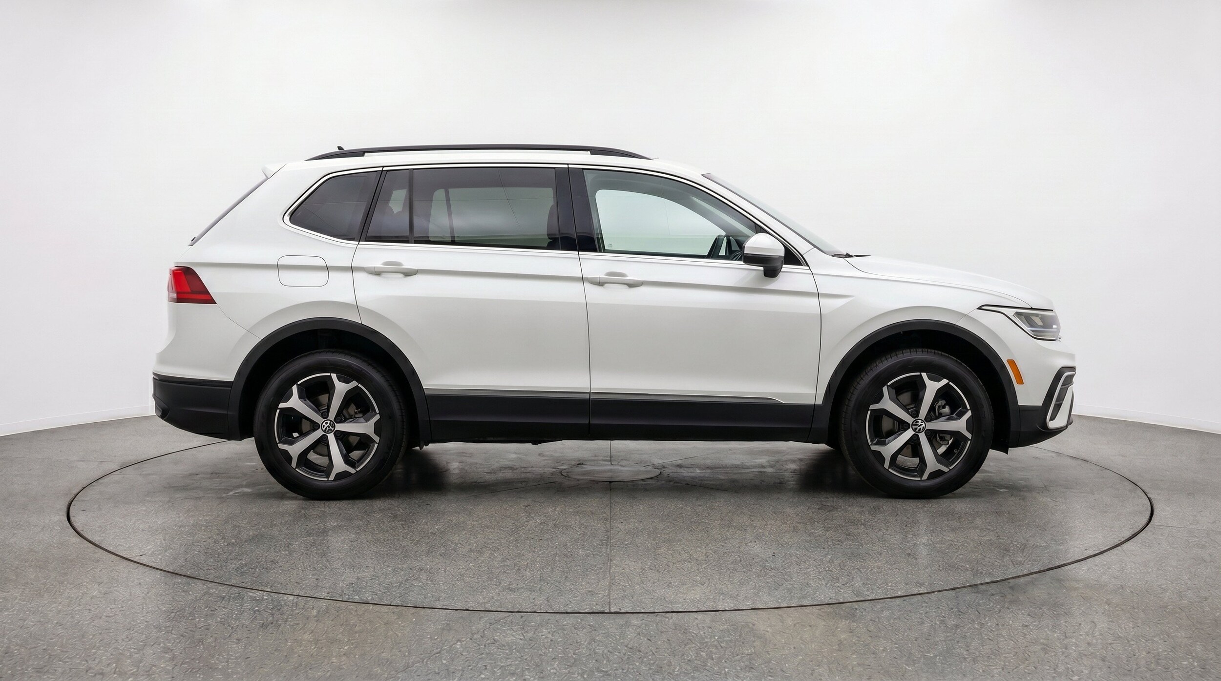 Thumbnail: 2026 Volkswagen Tiguan - 11