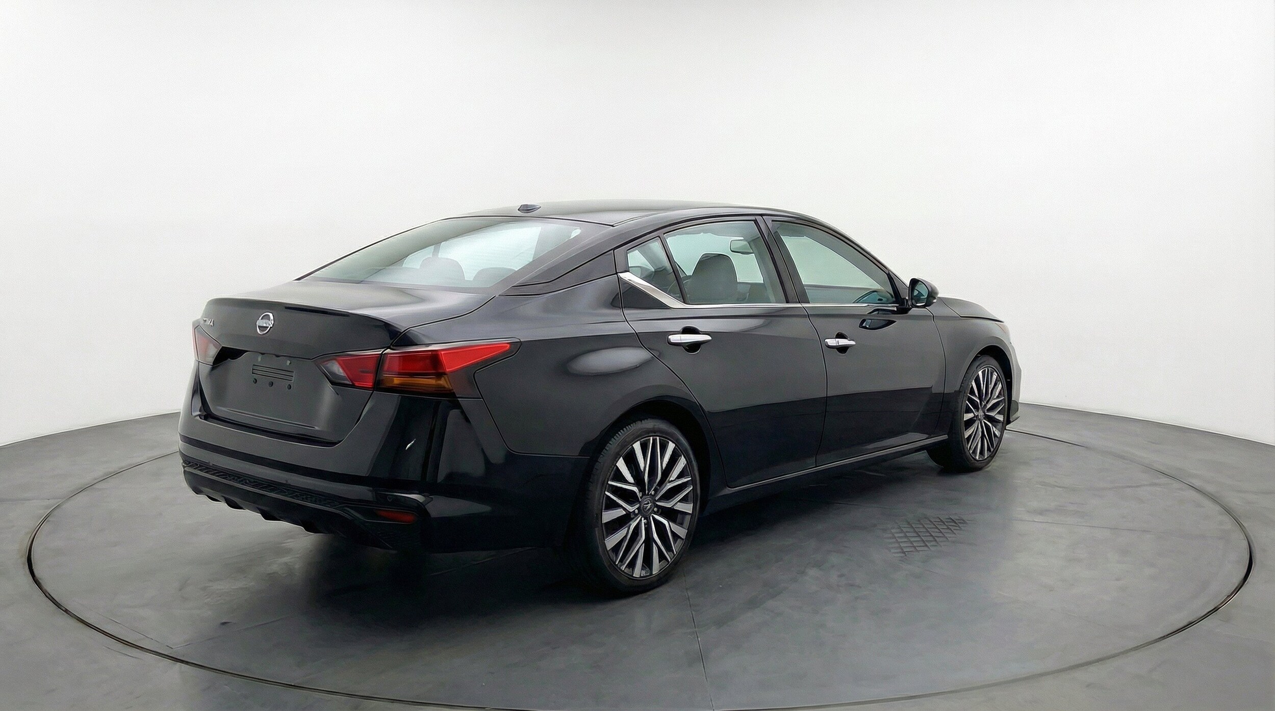 Thumbnail: 2025 Nissan Altima - 9