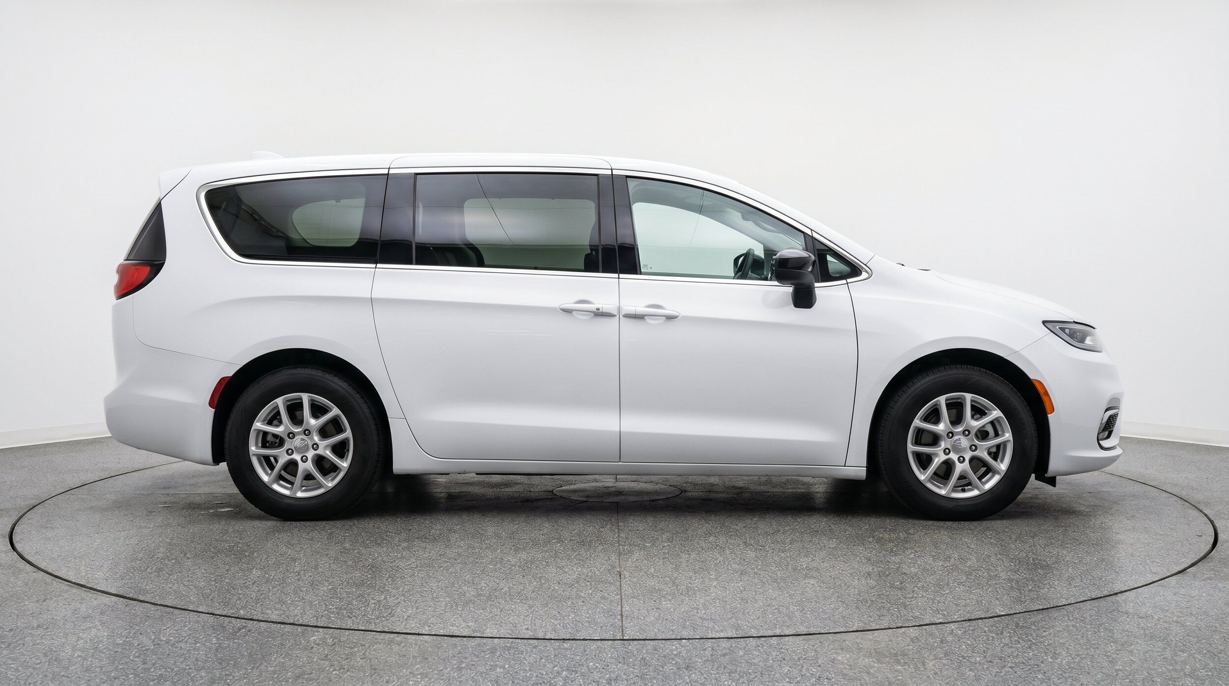 Thumbnail: 2024 Chrysler Voyager - 11