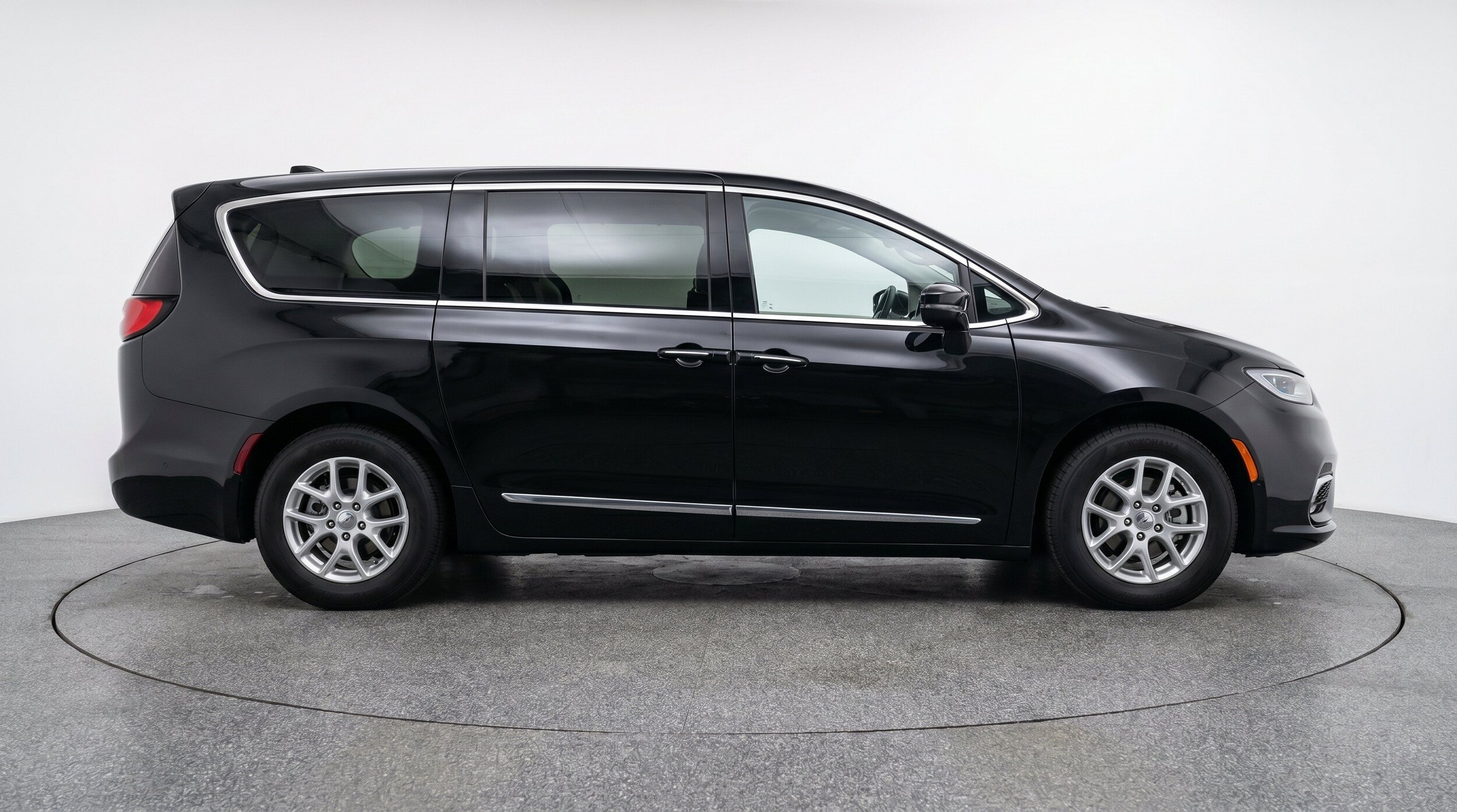 Thumbnail: 2024 Chrysler Voyager - 10
