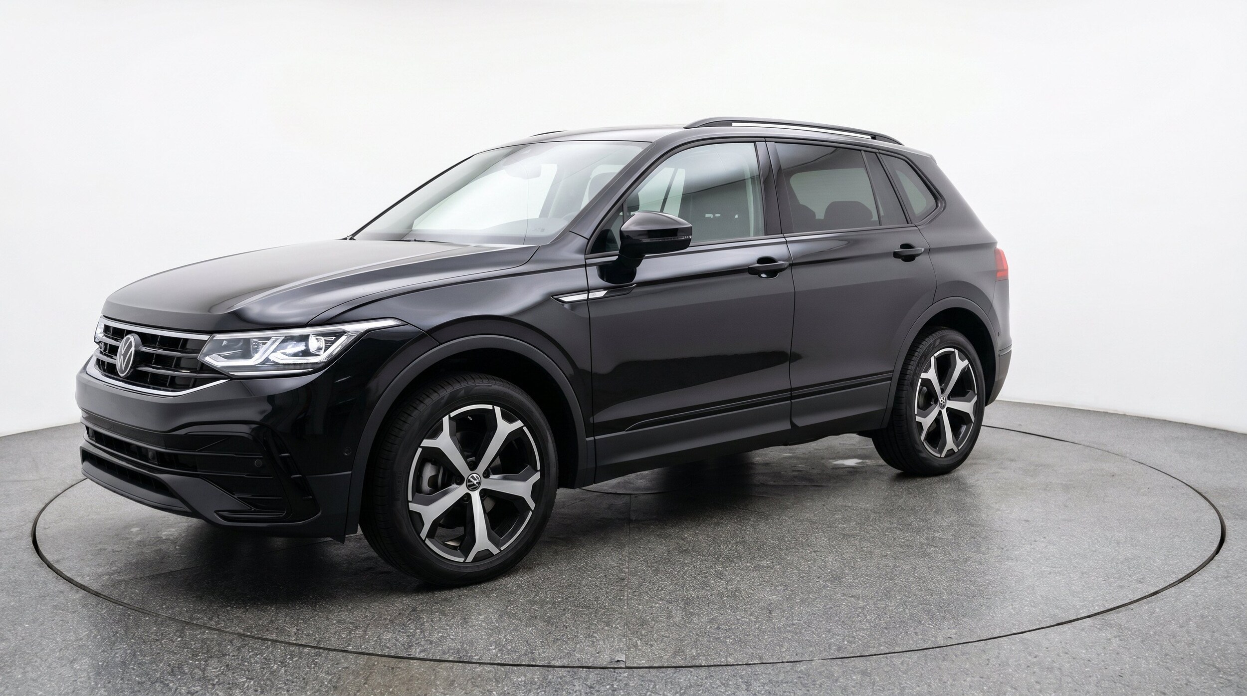 Thumbnail: 2026 Volkswagen Tiguan - 3