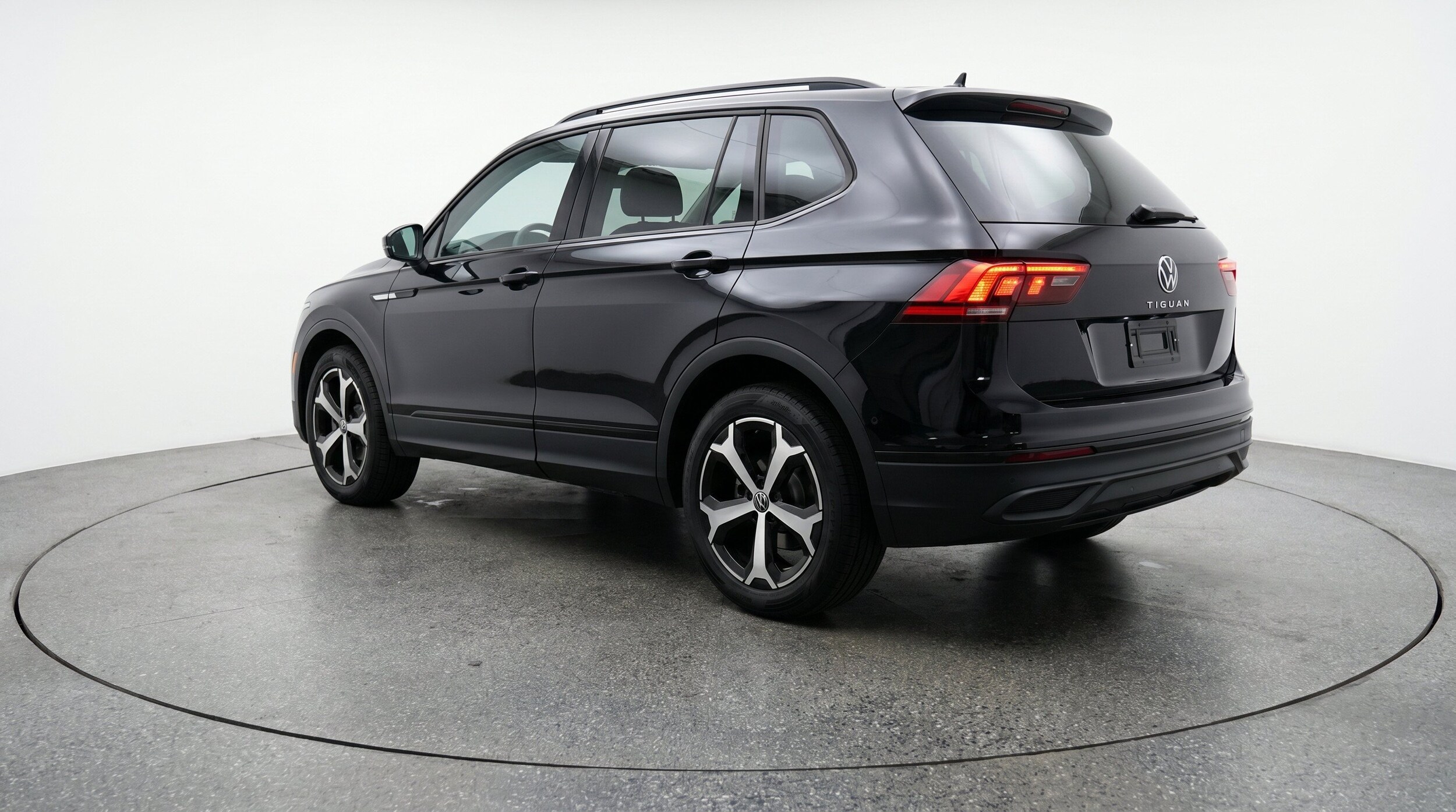 Thumbnail: 2026 Volkswagen Tiguan - 6