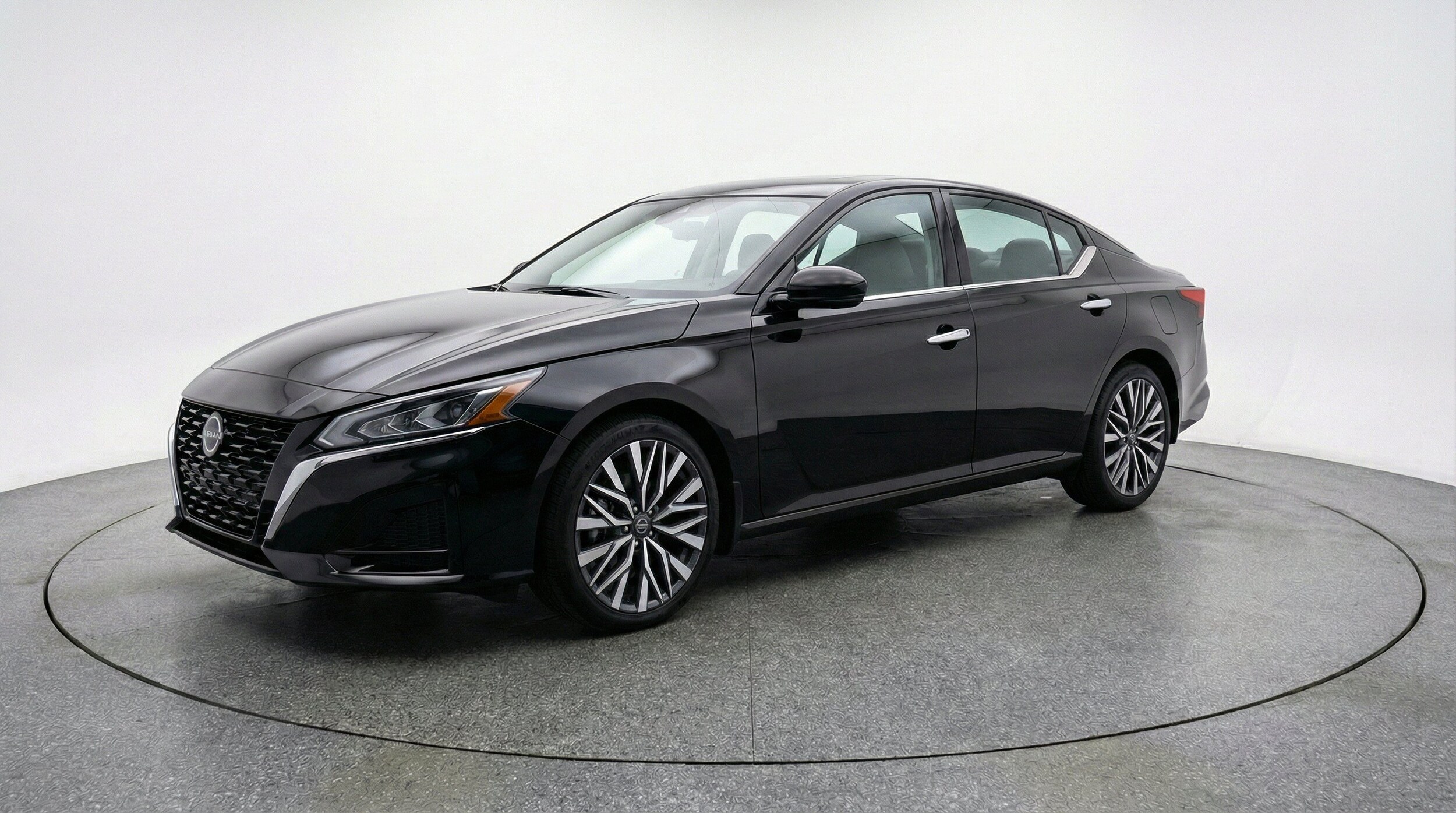 Thumbnail: 2025 Nissan Altima - 3