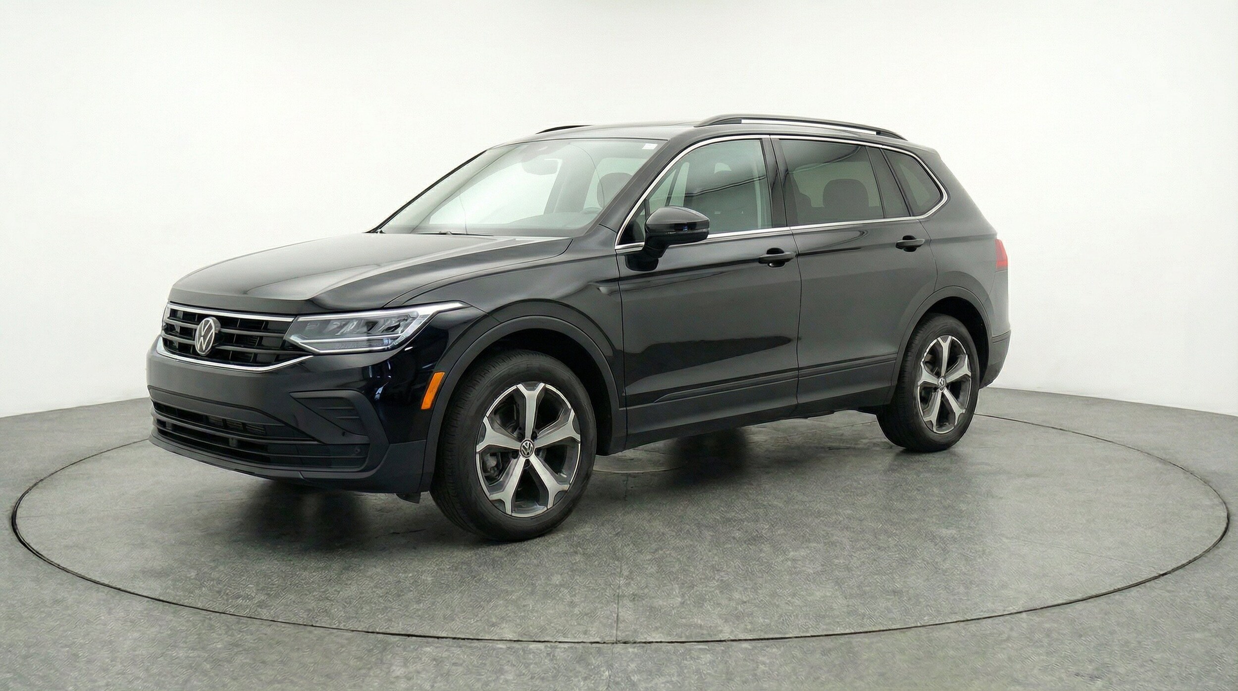 Thumbnail: 2026 Volkswagen Tiguan - 3