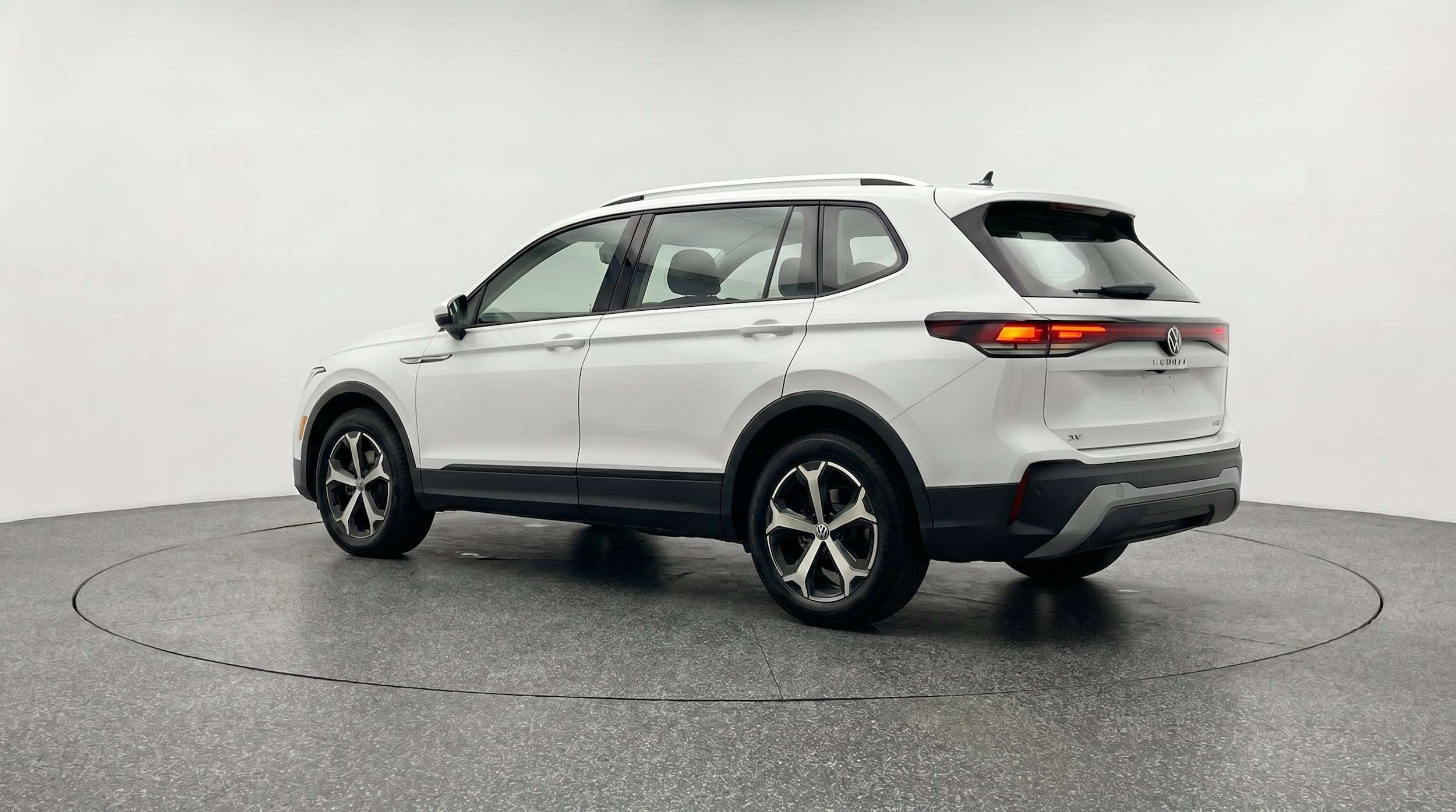 Thumbnail: 2026 Volkswagen Tiguan - 6