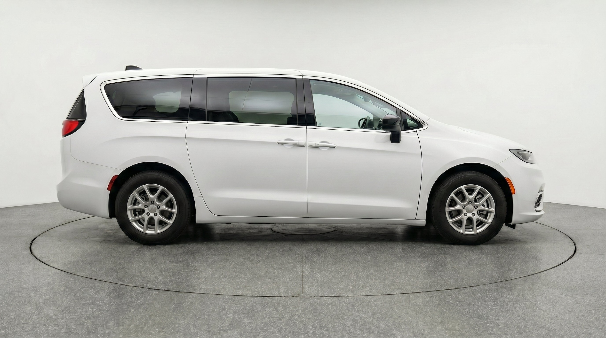 Thumbnail: 2024 Chrysler Voyager - 11