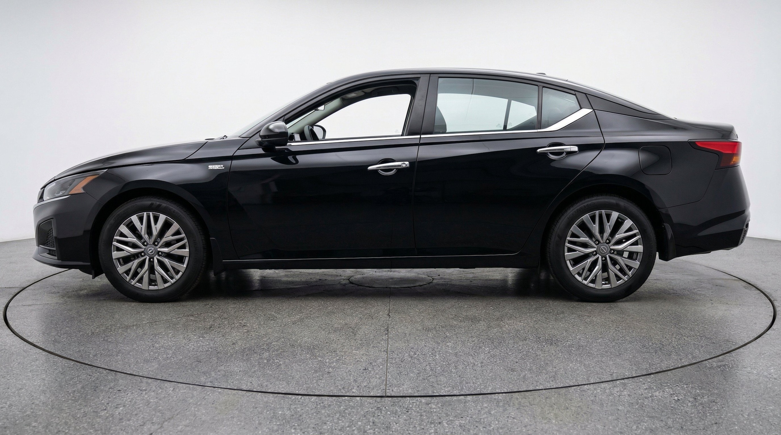 Thumbnail: 2025 Nissan Altima - 5