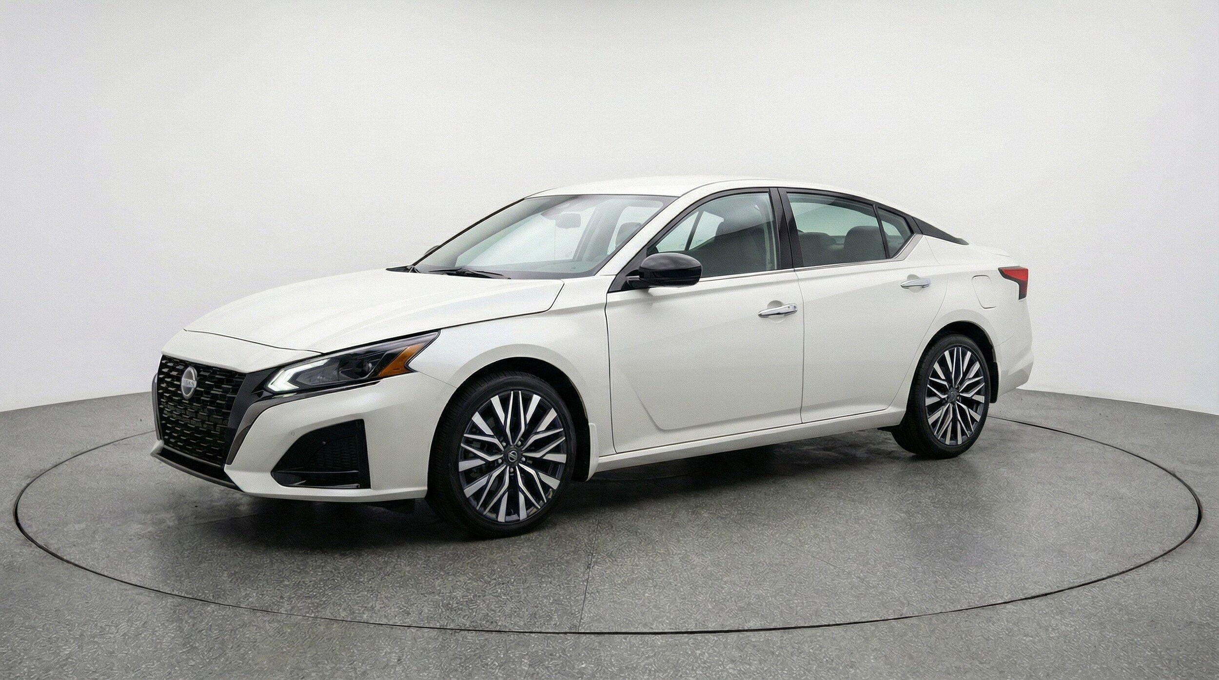 Thumbnail: 2025 Nissan Altima - 3
