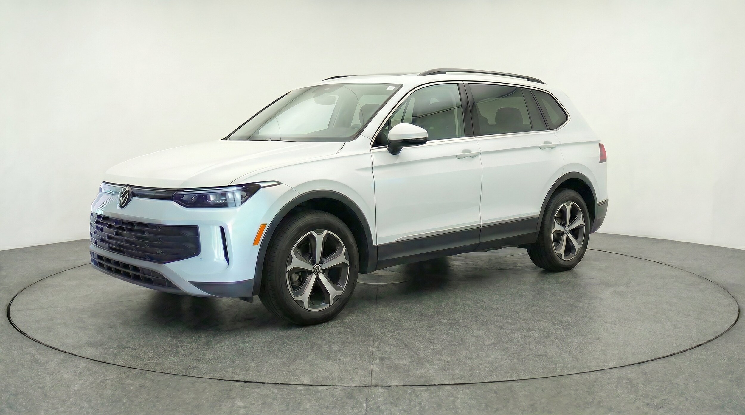Thumbnail: 2026 Volkswagen Tiguan - 3