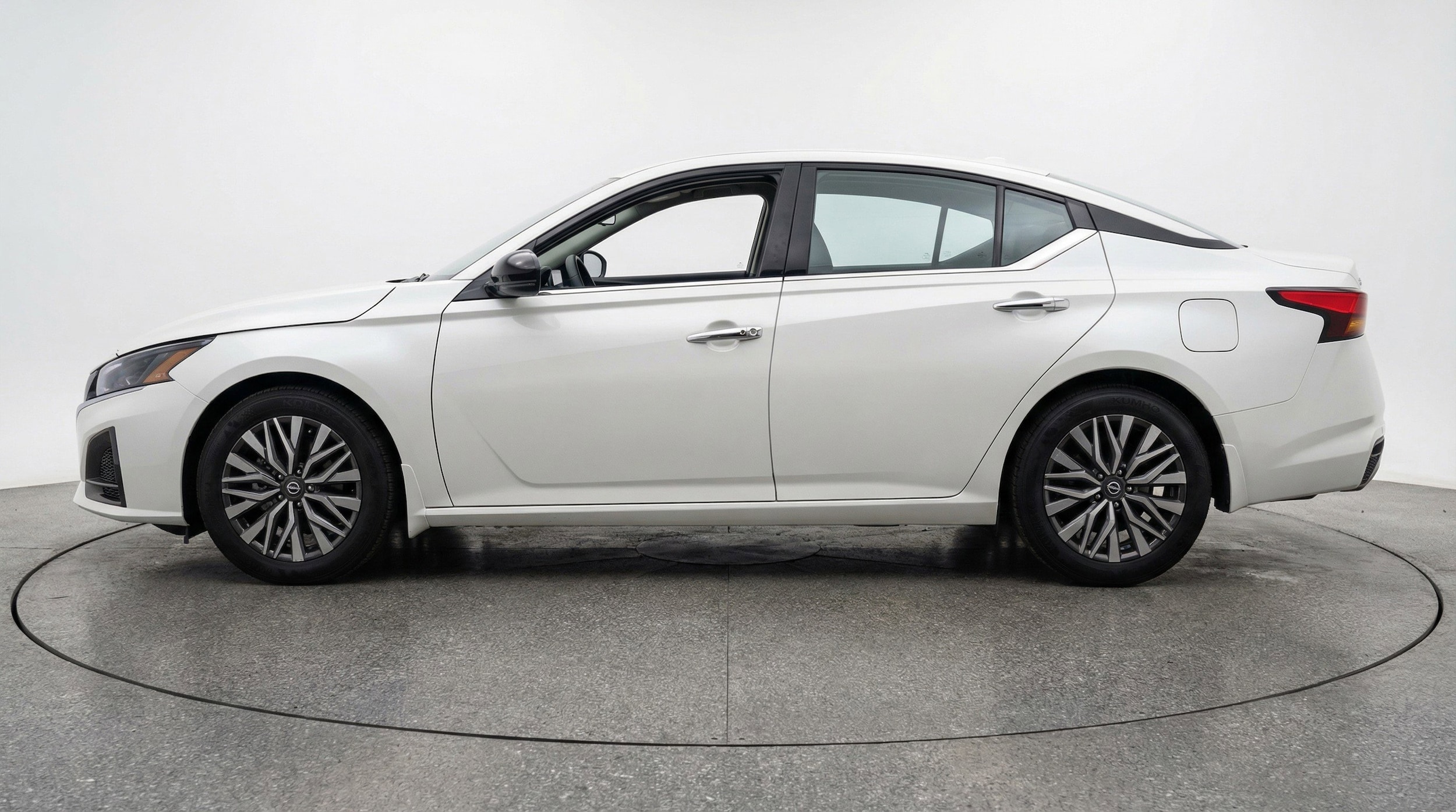 Thumbnail: 2025 Nissan Altima - 5