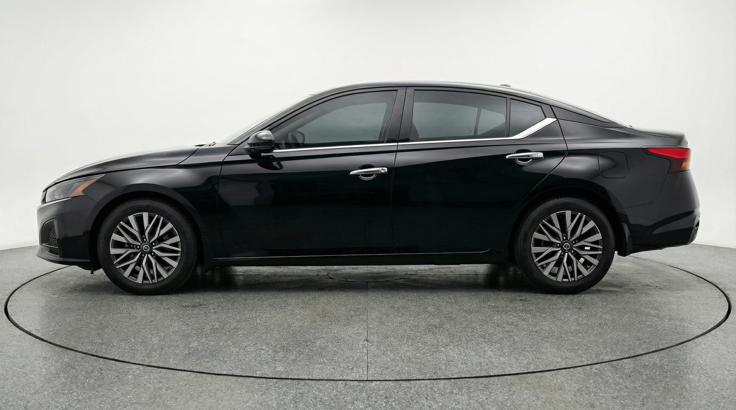 Thumbnail: 2025 Nissan Altima - 4