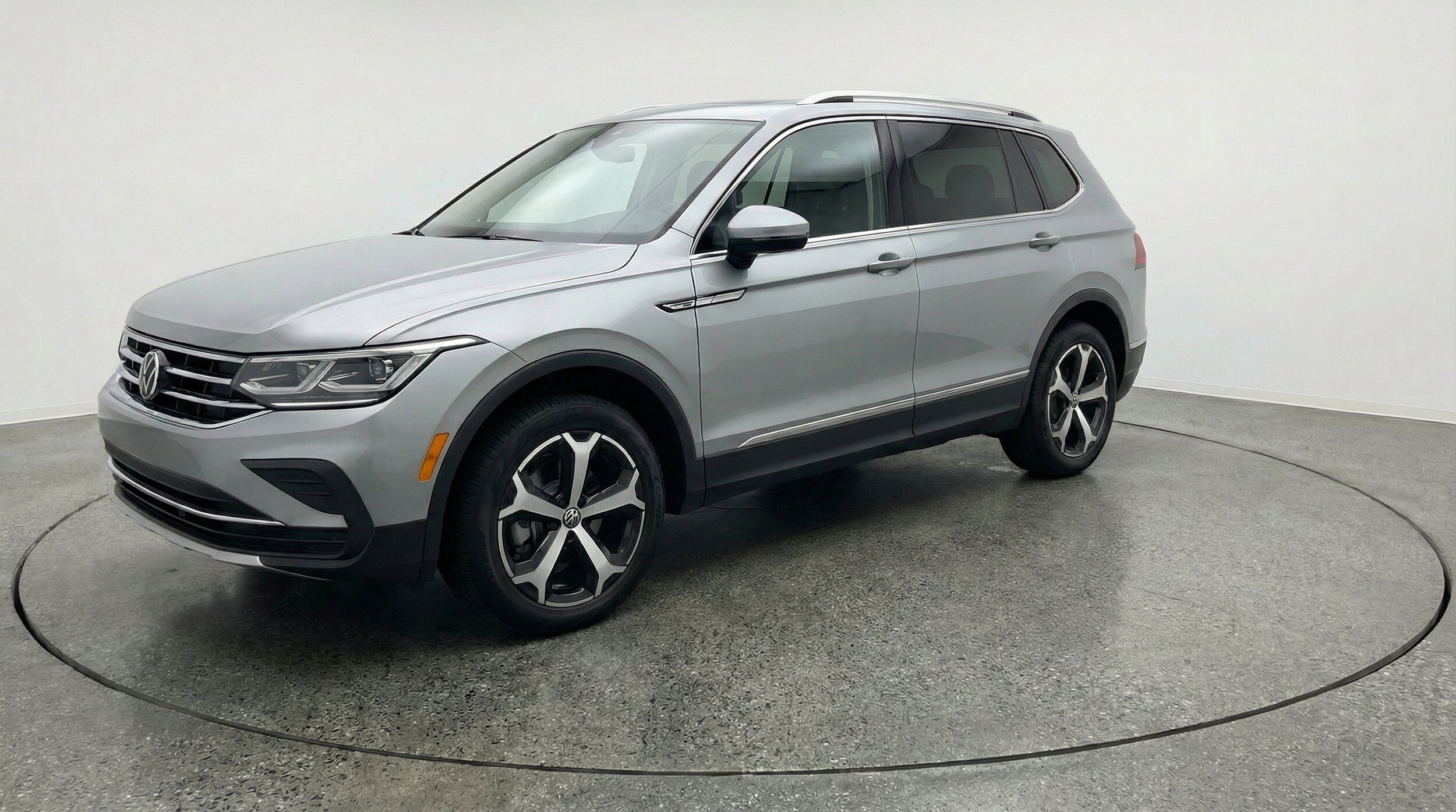 Thumbnail: 2026 Volkswagen Tiguan - 3