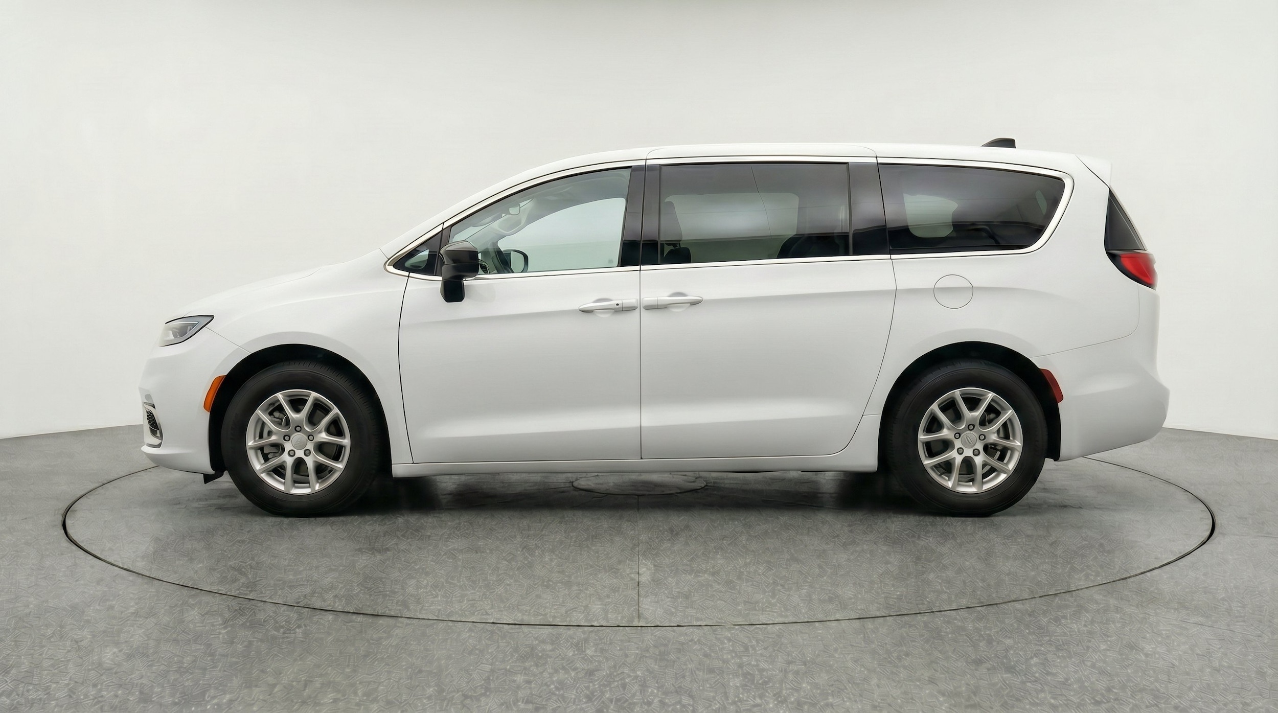 Thumbnail: 2024 Chrysler Voyager - 5
