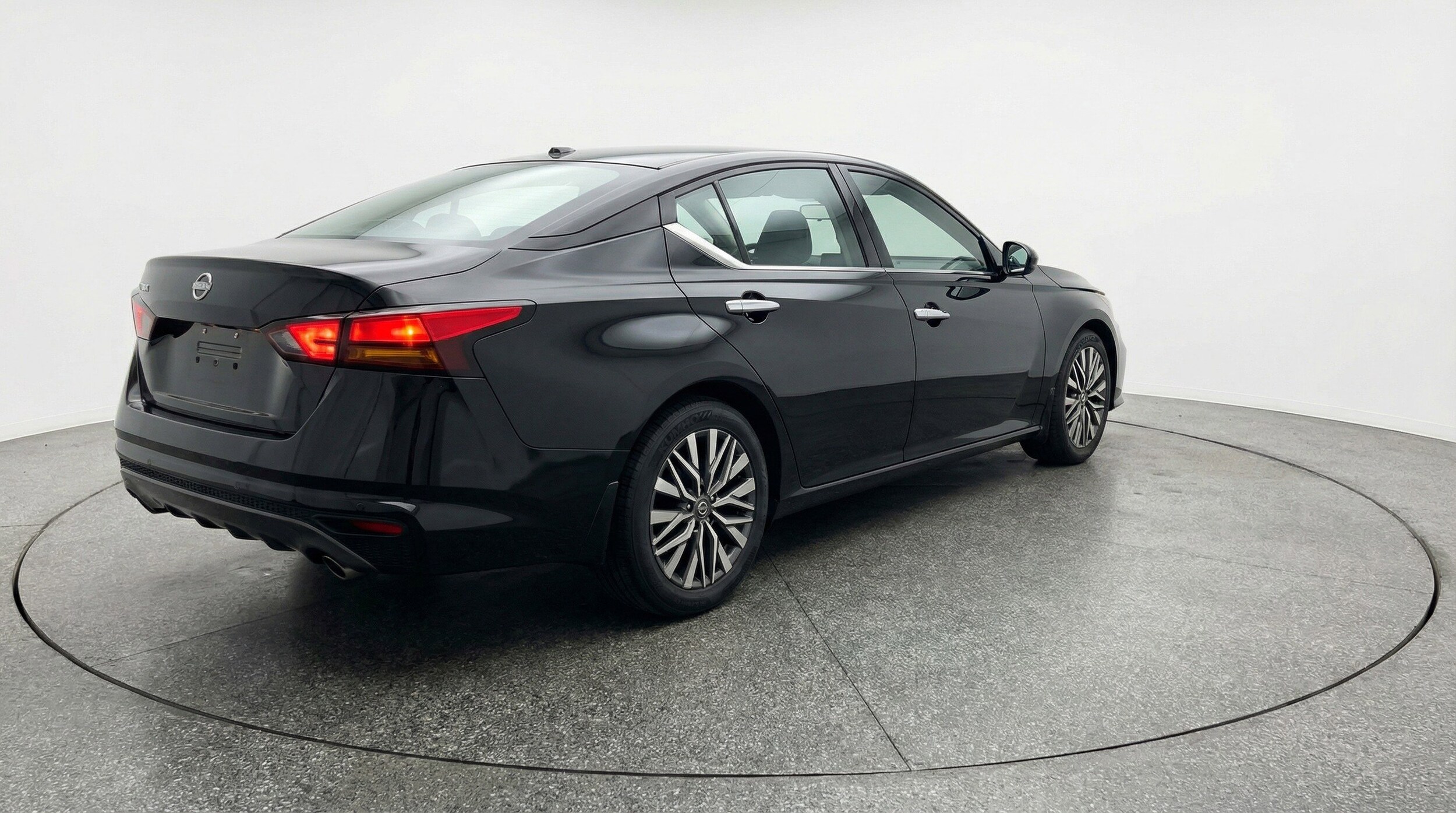 Thumbnail: 2025 Nissan Altima - 9