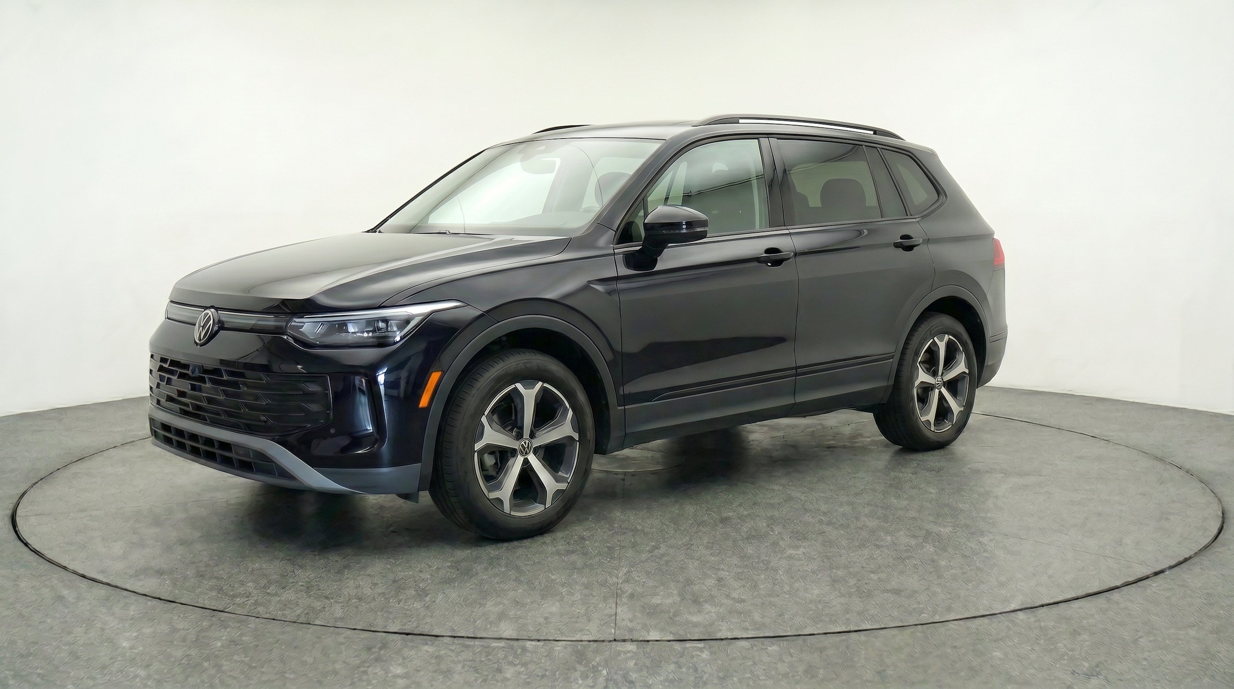 Thumbnail: 2026 Volkswagen Tiguan - 3