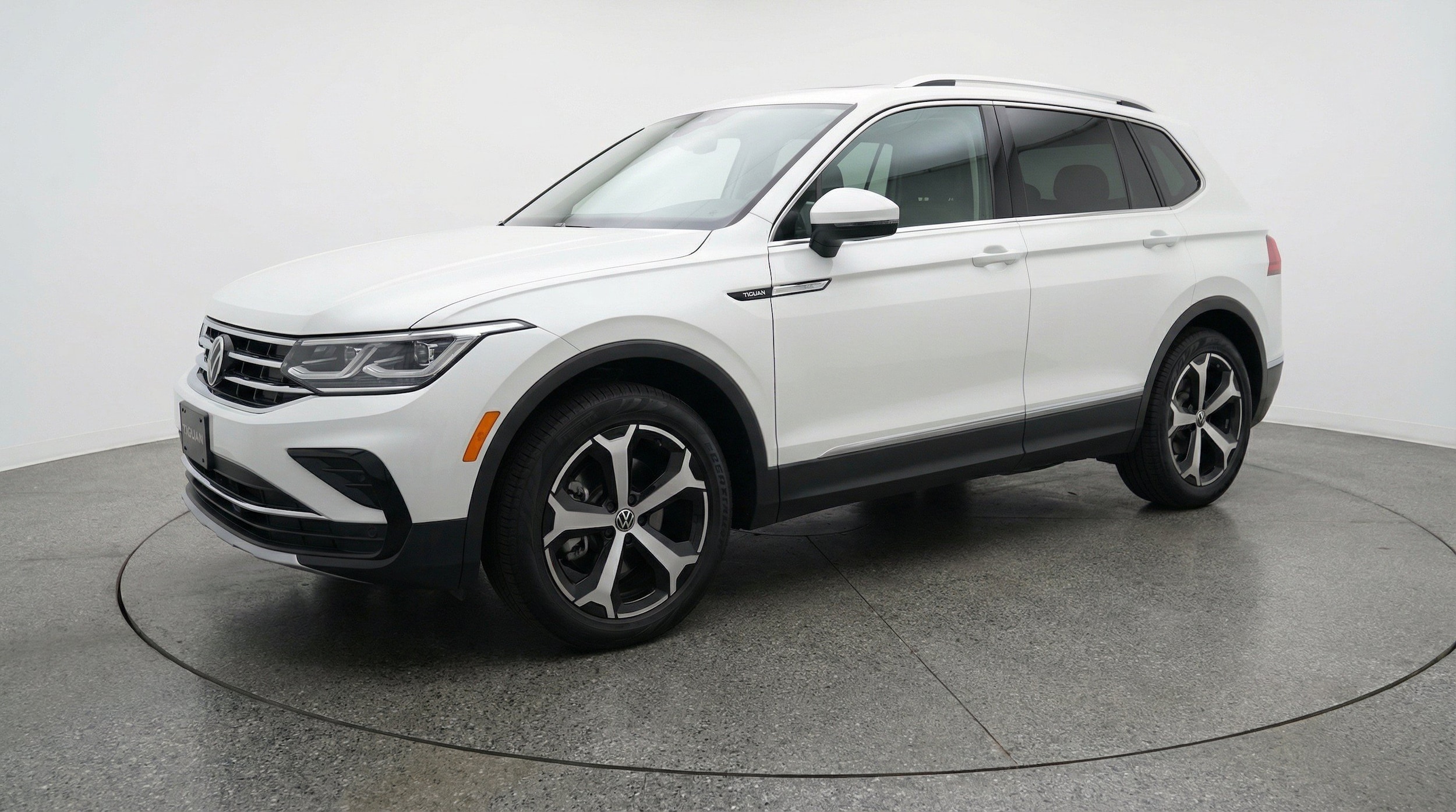 Thumbnail: 2026 Volkswagen Tiguan - 3