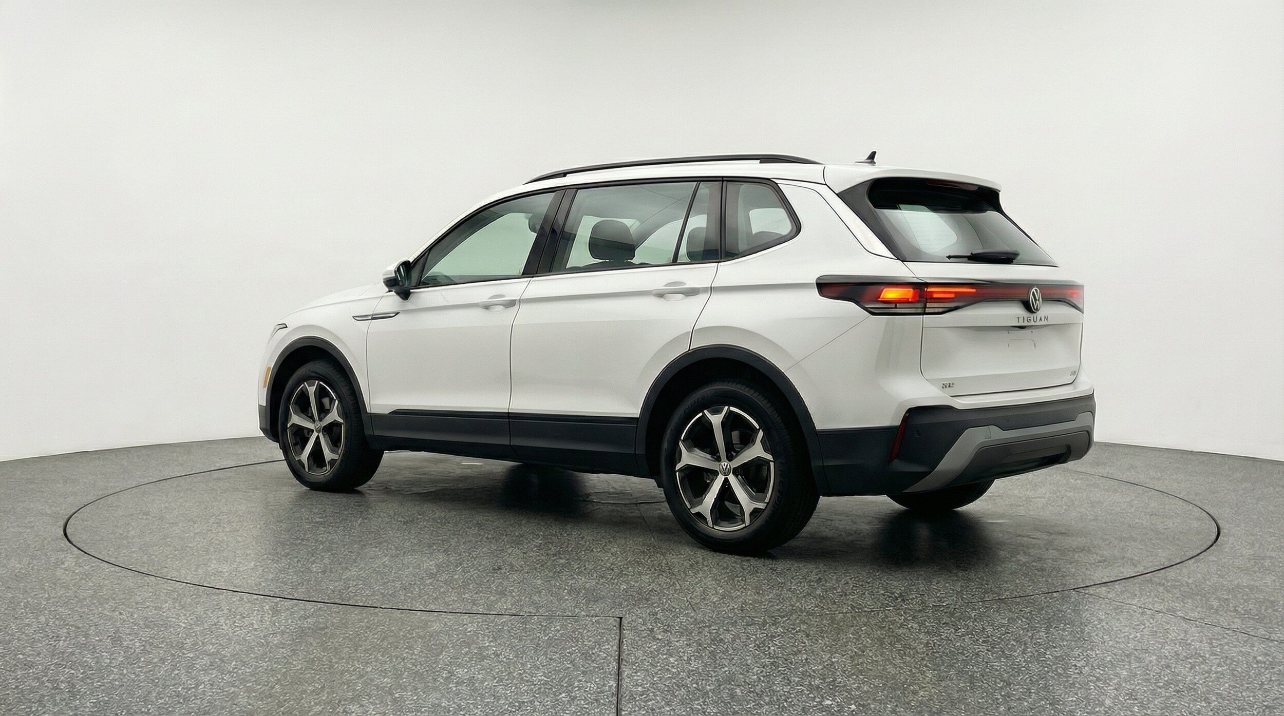 Thumbnail: 2026 Volkswagen Tiguan - 6