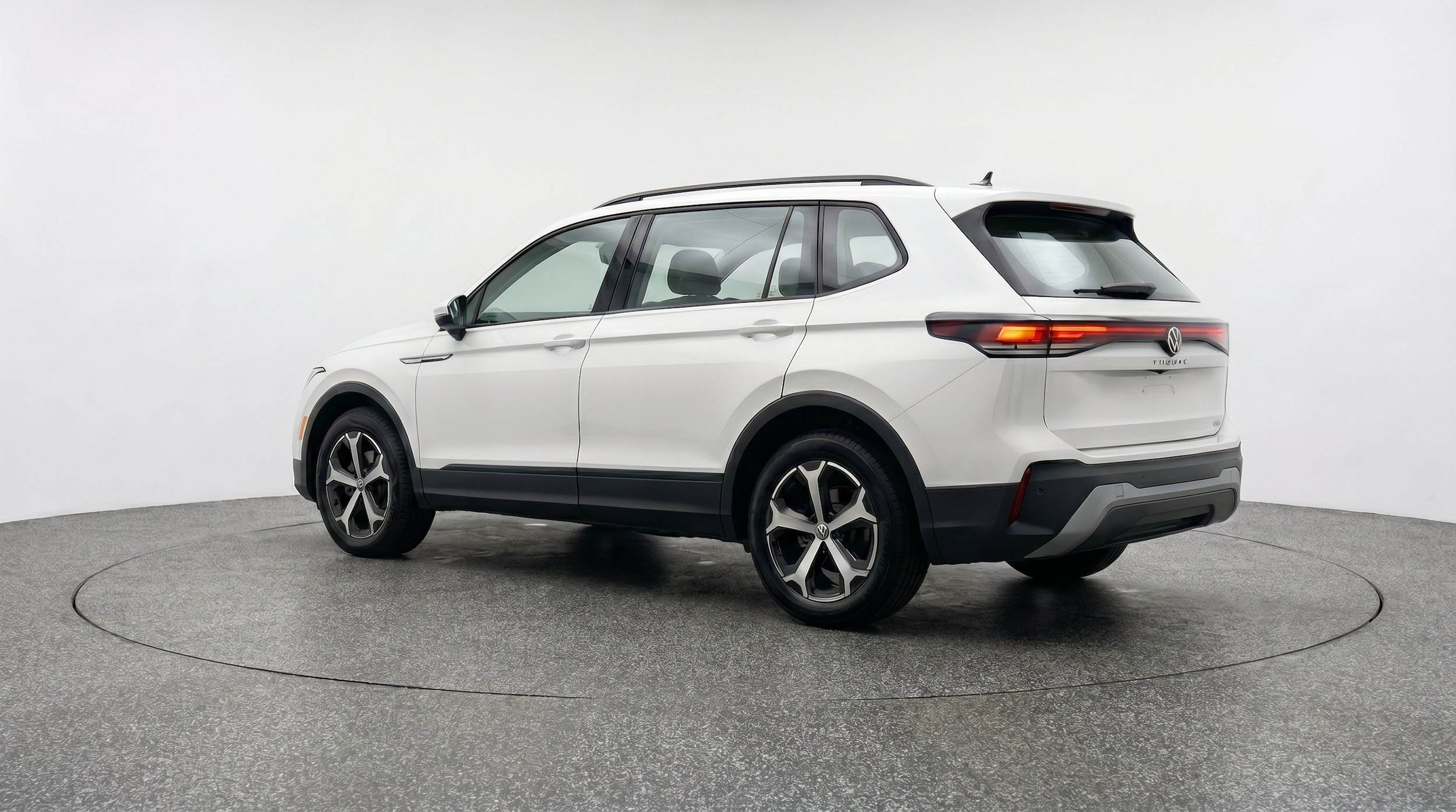 Thumbnail: 2026 Volkswagen Tiguan - 6
