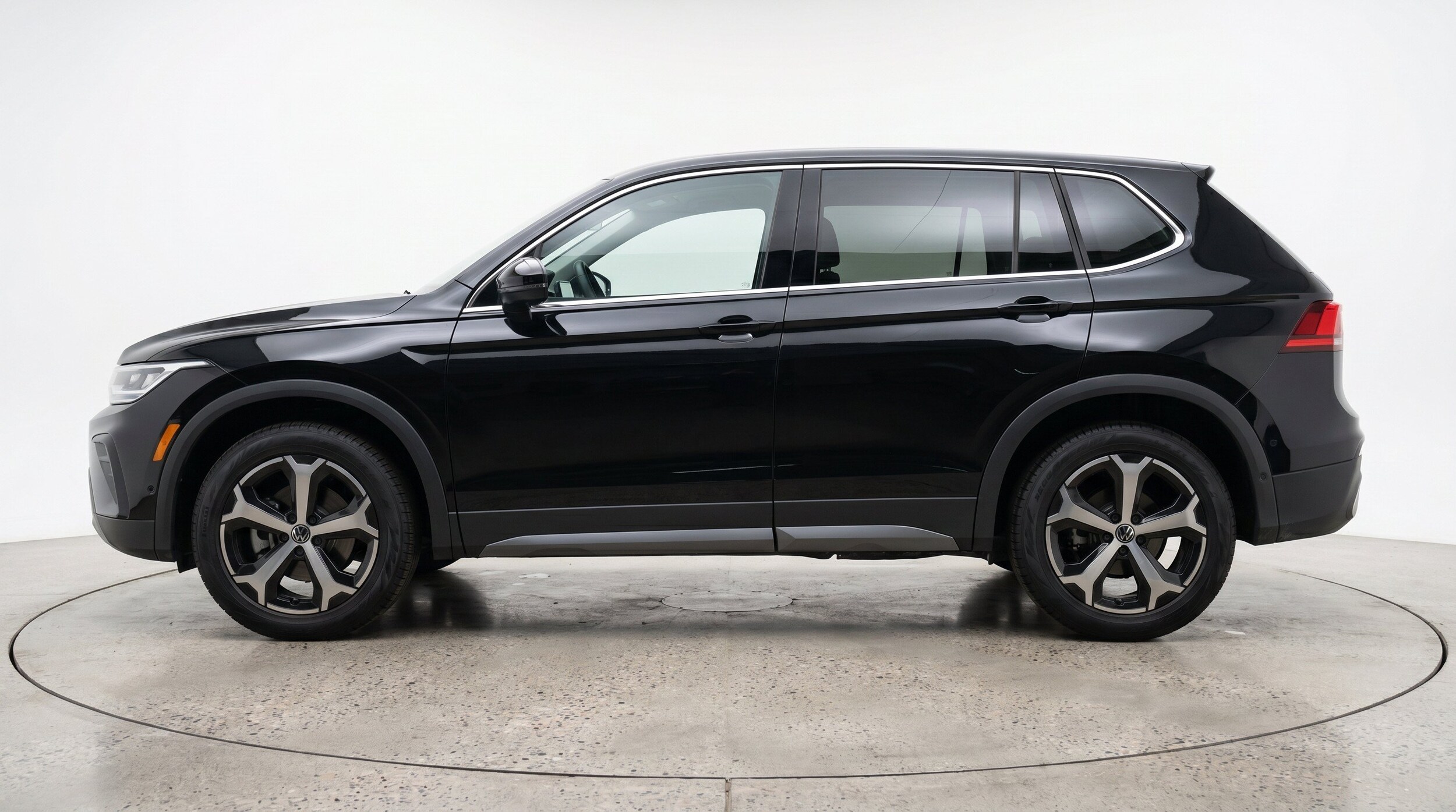 Thumbnail: 2026 Volkswagen Tiguan - 5