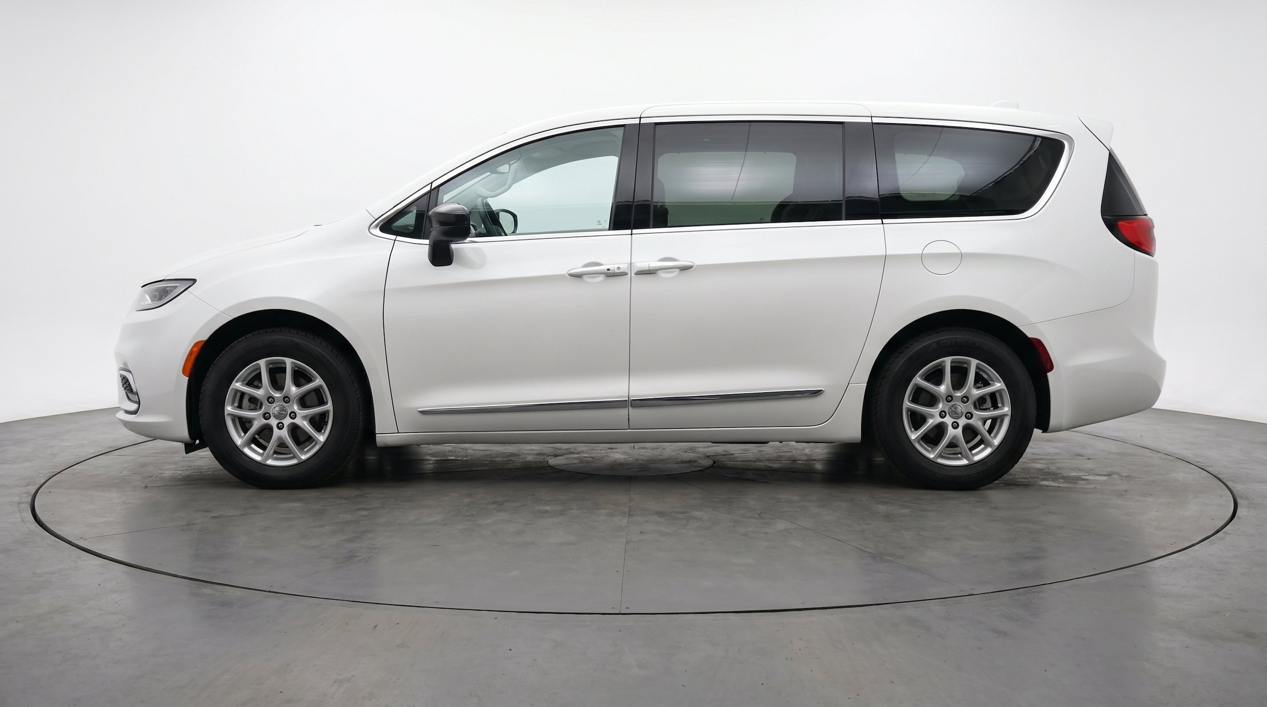 Thumbnail: 2024 Chrysler Voyager - 5