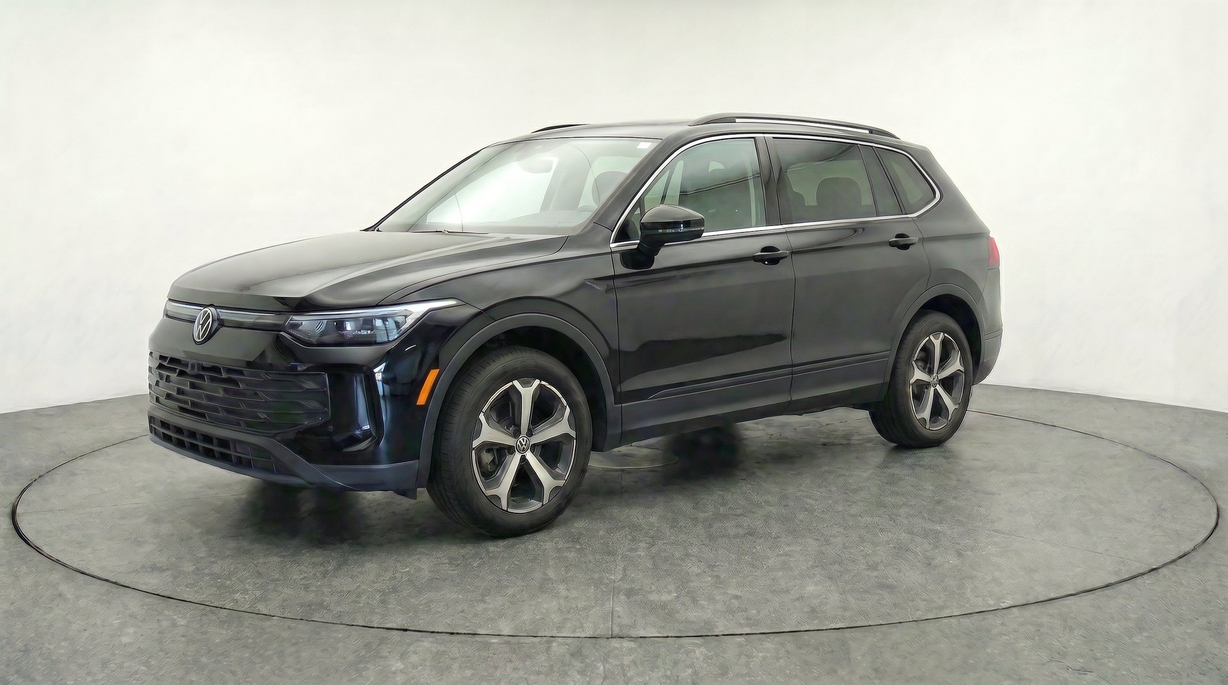 Thumbnail: 2026 Volkswagen Tiguan - 3