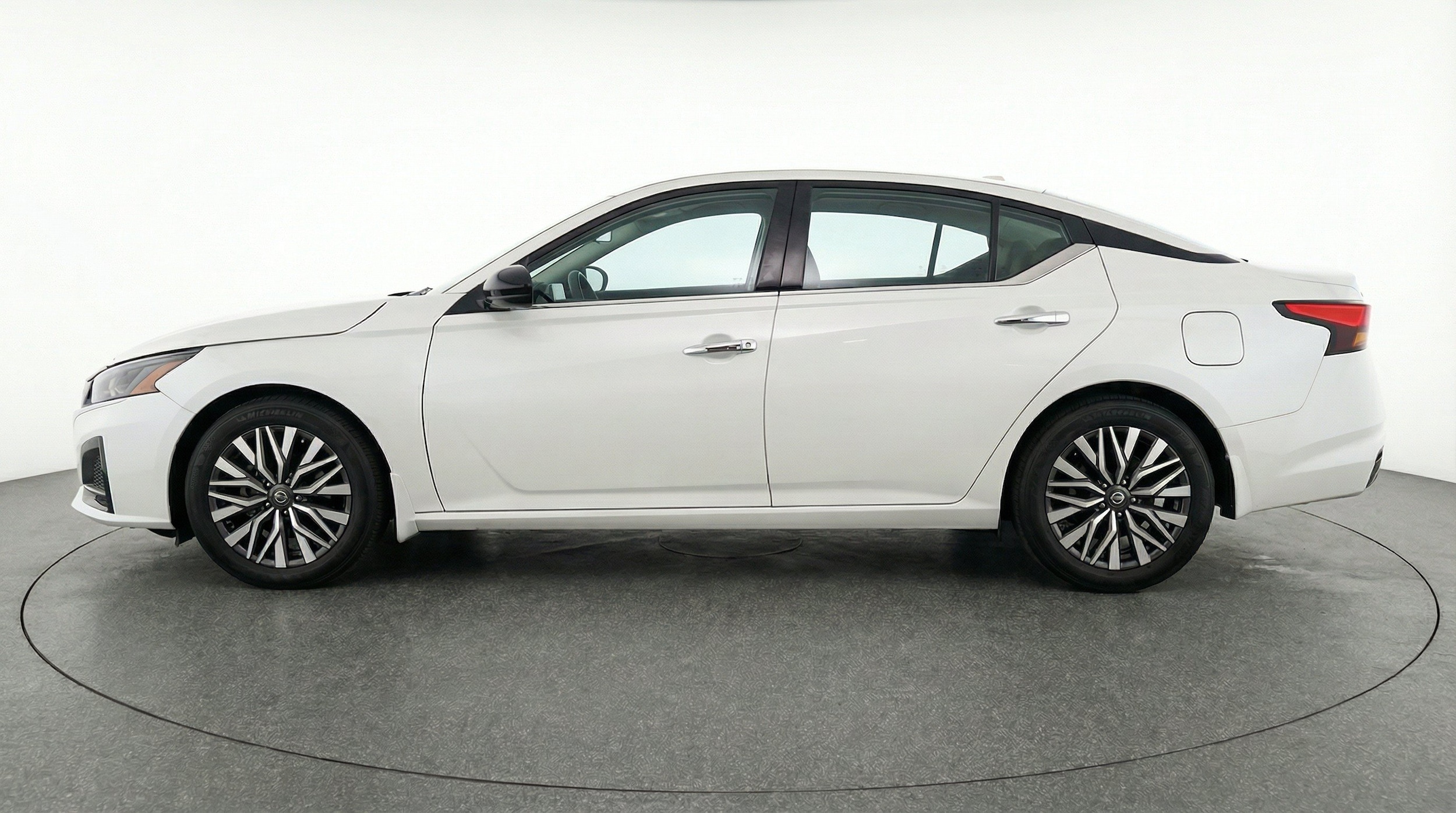 Thumbnail: 2025 Nissan Altima - 5