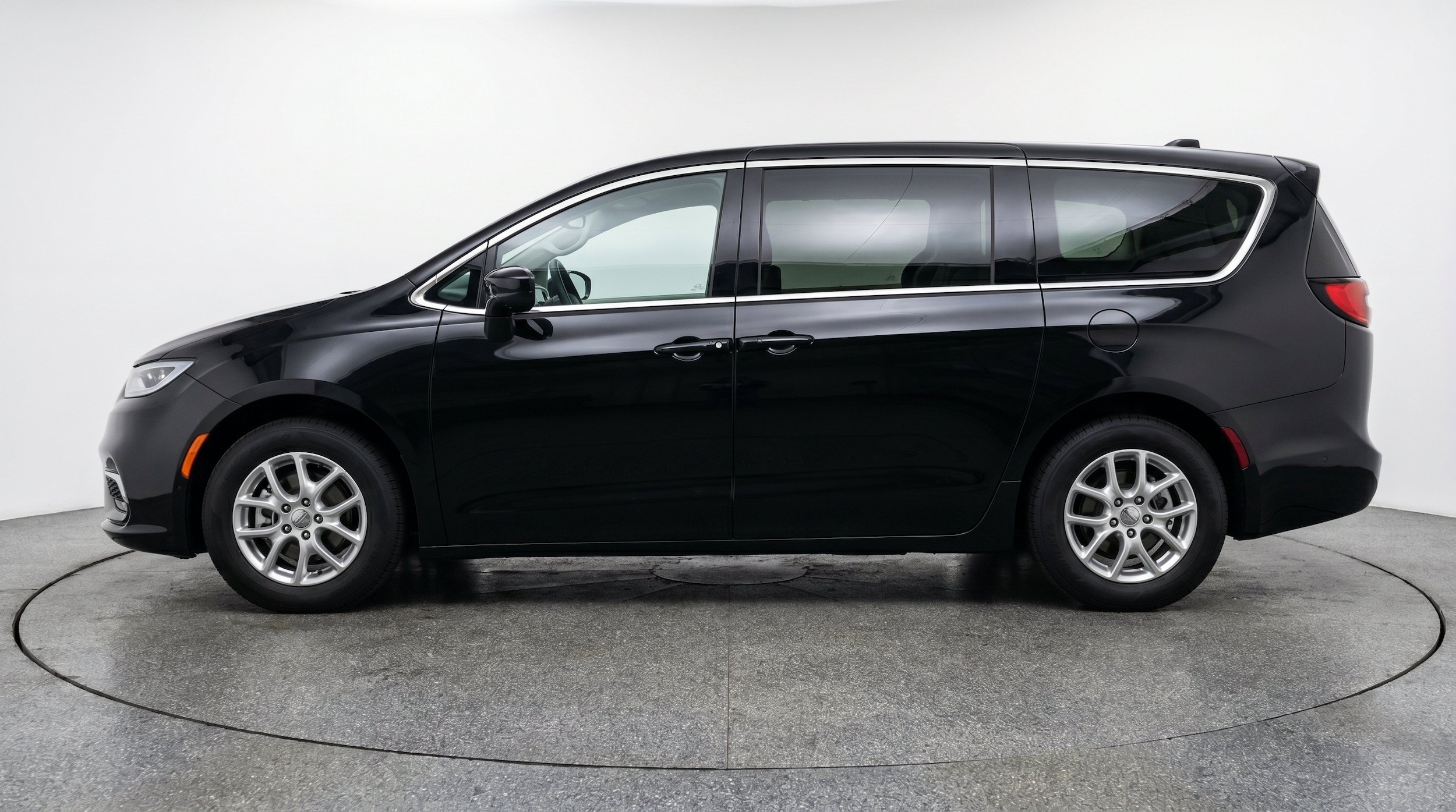 Thumbnail: 2024 Chrysler Voyager - 5
