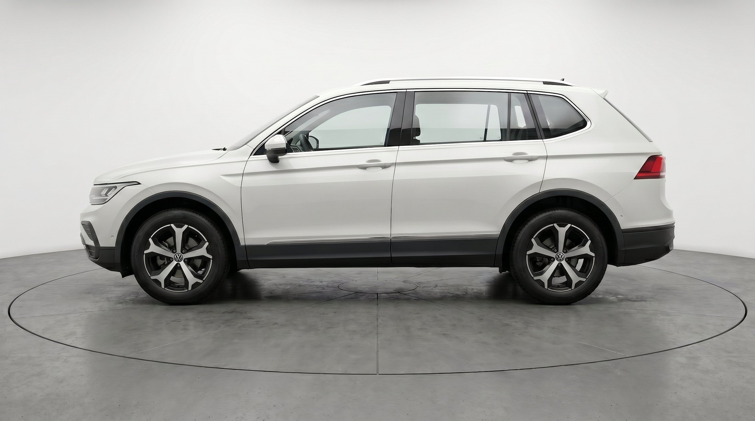 Thumbnail: 2026 Volkswagen Tiguan - 5