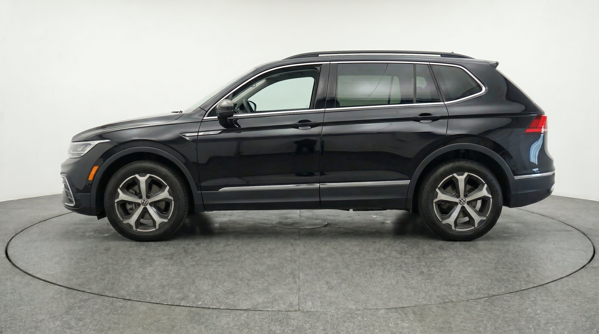 Thumbnail: 2026 Volkswagen Tiguan - 5