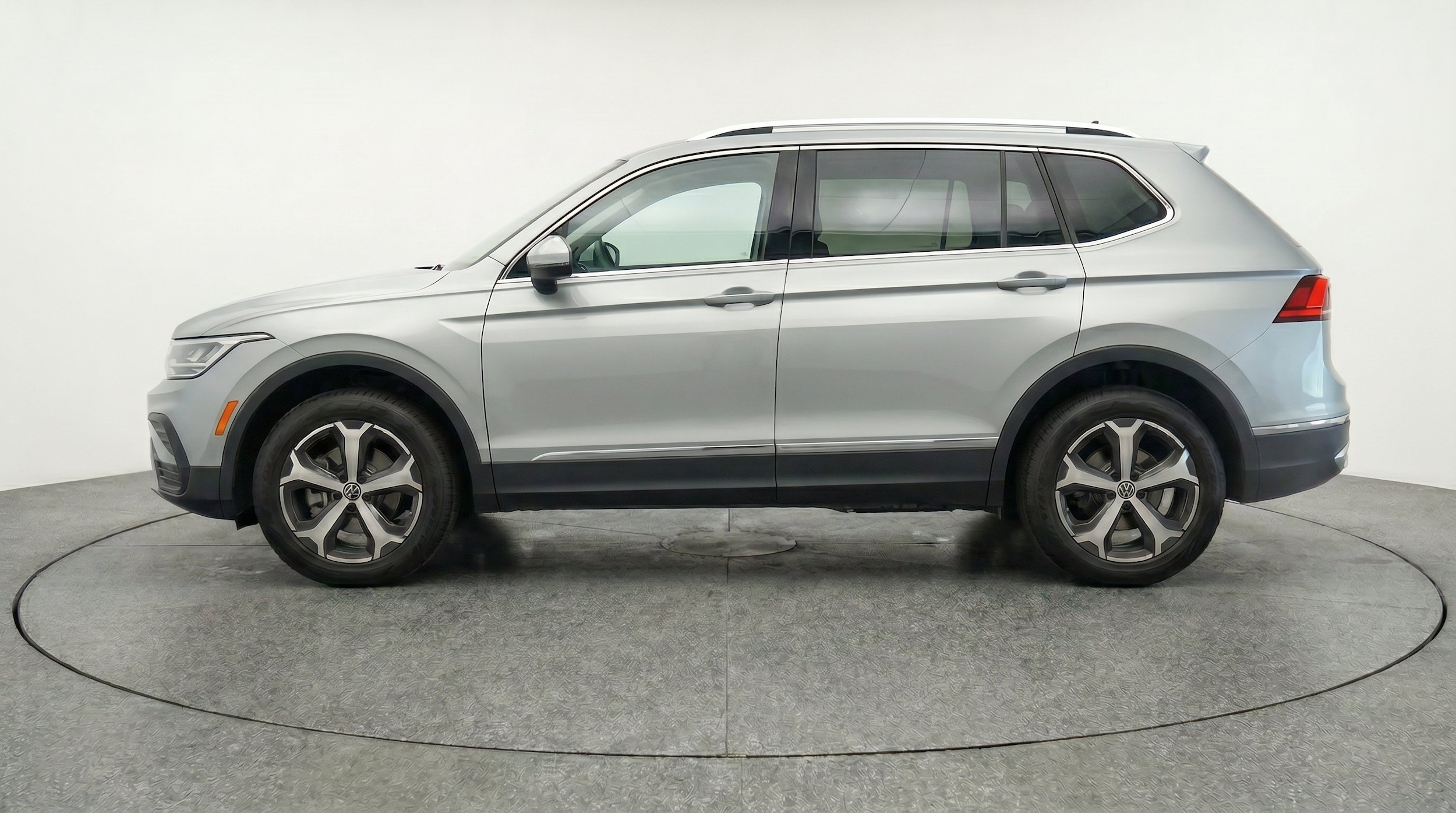 Thumbnail: 2026 Volkswagen Tiguan - 5