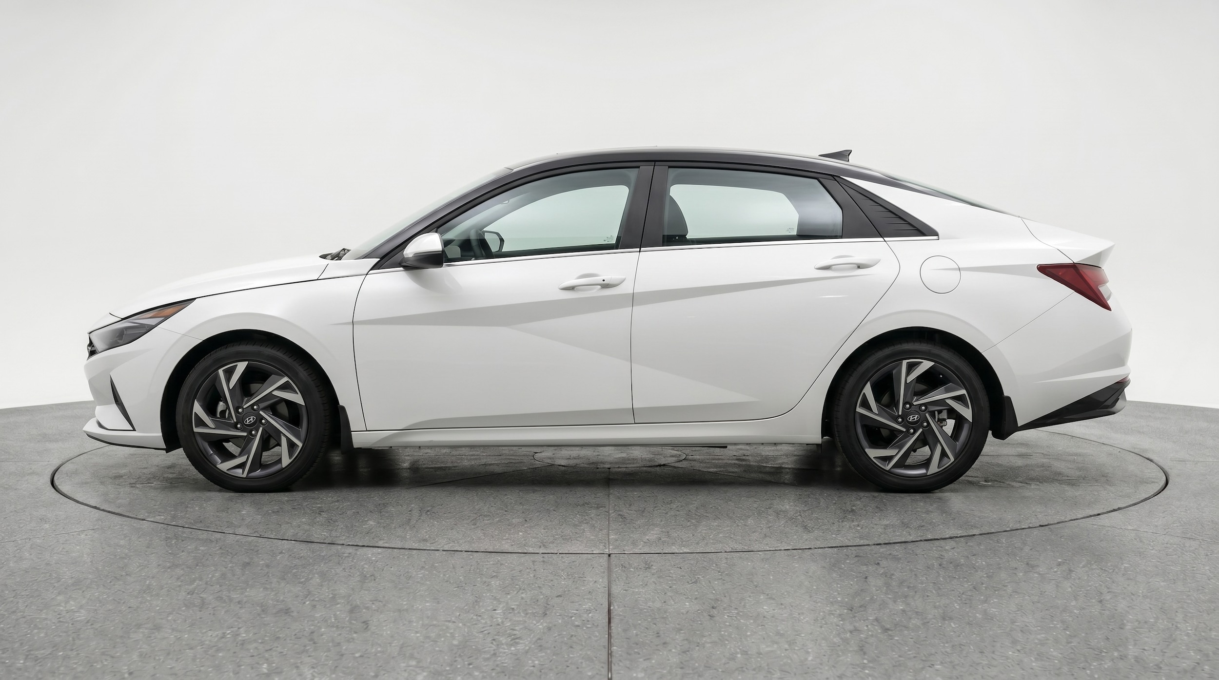 Thumbnail: 2025 Hyundai Elantra - 4