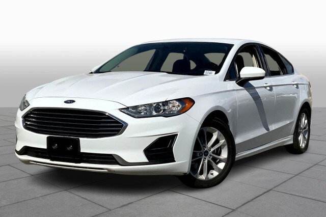 2020 Ford Fusion SE's photo