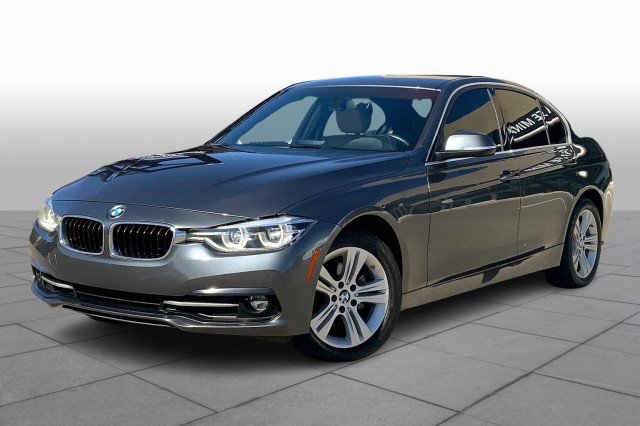 2018 BMW 3 Series 330i's photo