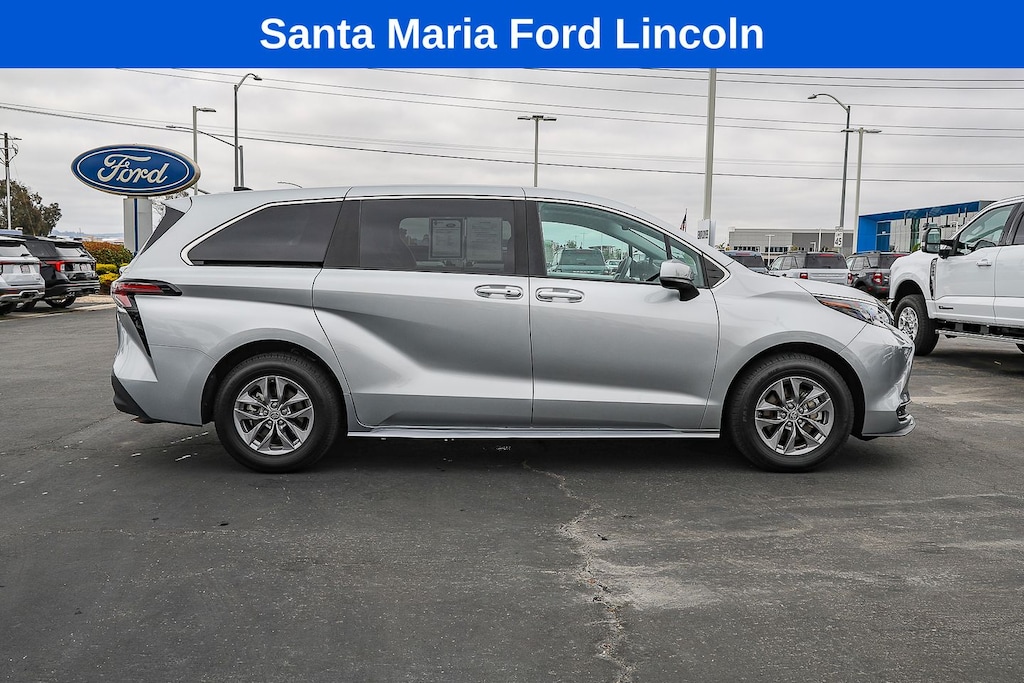 Used 2025 Toyota Sienna LE 8 Passenger Passenger Van