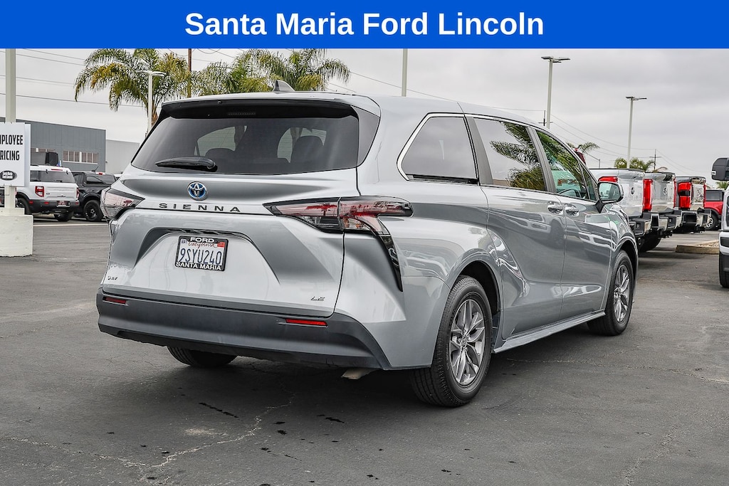 Used 2025 Toyota Sienna LE 8 Passenger Passenger Van