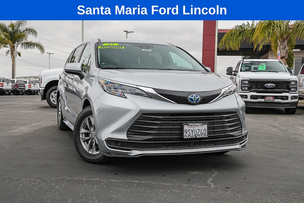 Used 2025 Toyota Sienna LE 8 Passenger Passenger Van