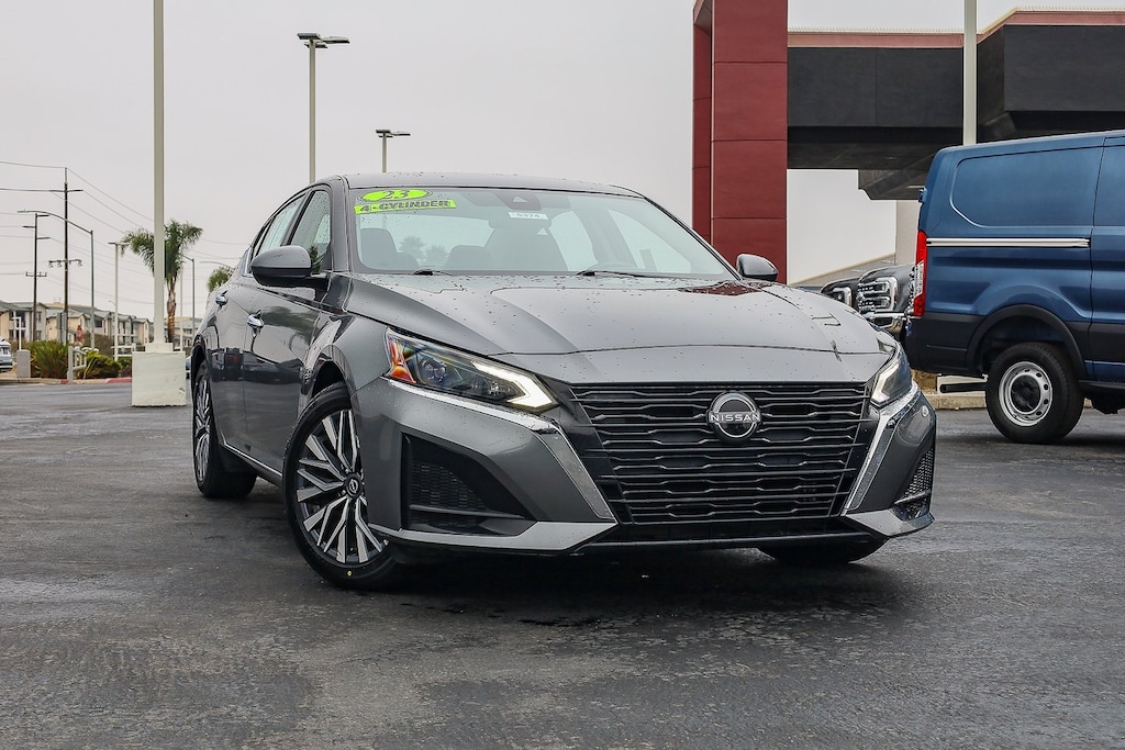 Used 2023 Nissan Altima 2.5 SV Sedan