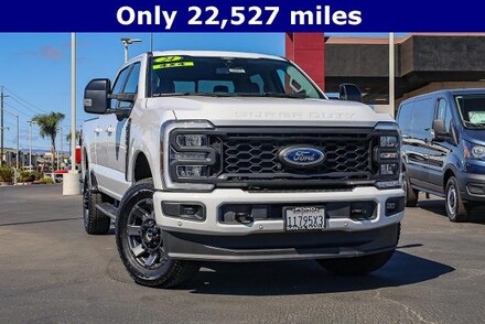 2024 Ford F-350 Lariat Super Duty Crew Cab Truck