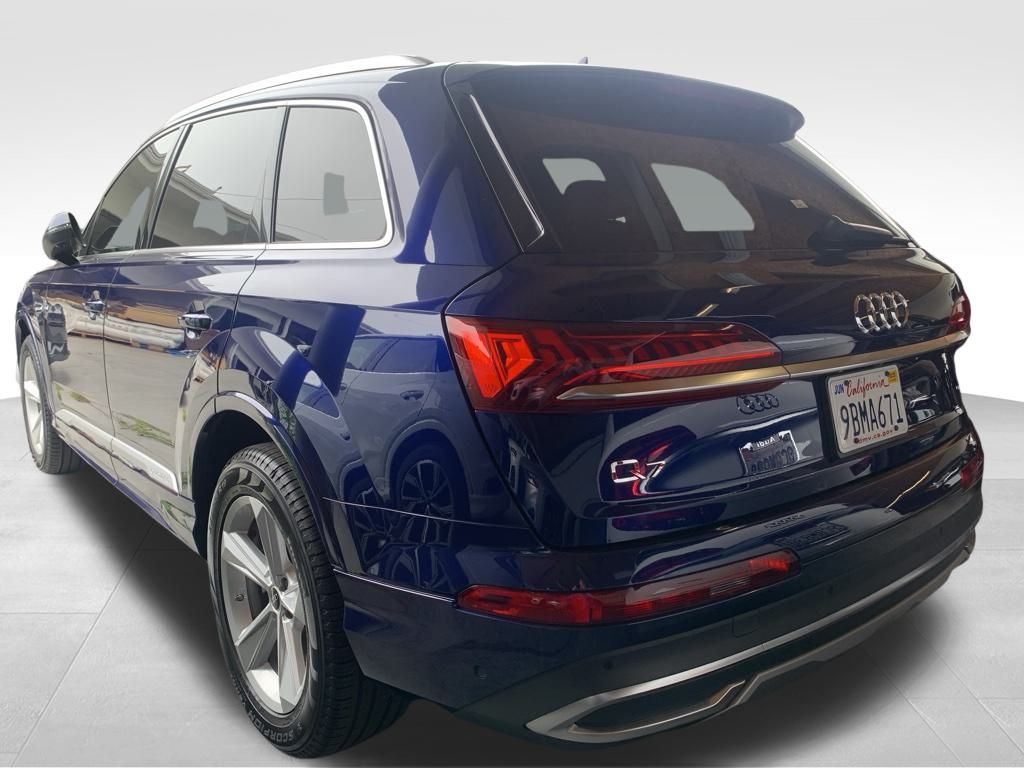 2022 Audi Q7 45 Premium photo 3