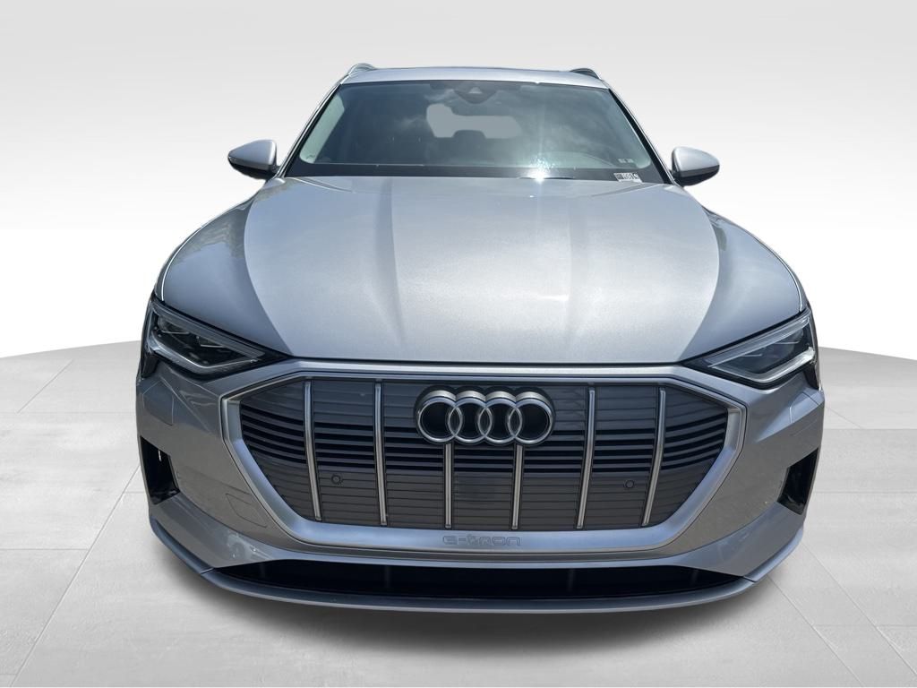 2022 Audi e-tron Premium photo 3
