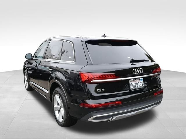 2023 Audi Q7 45 Premium photo 3